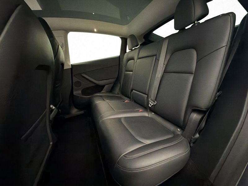 Tesla Model Y bild 28