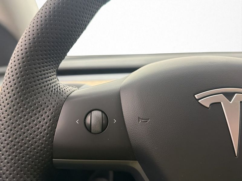 Tesla Model Y bild 15