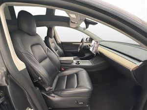 Tesla Model Y bild 26