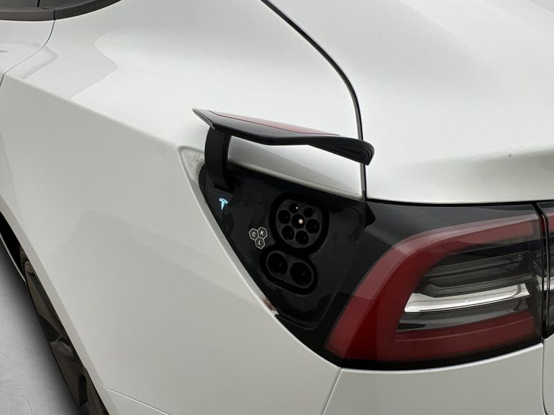 Tesla Model 3 bild 10