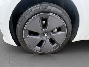 Tesla Model 3 bild 29