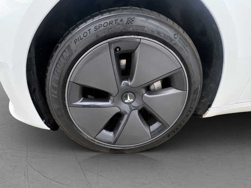 Tesla Model 3 bild 29