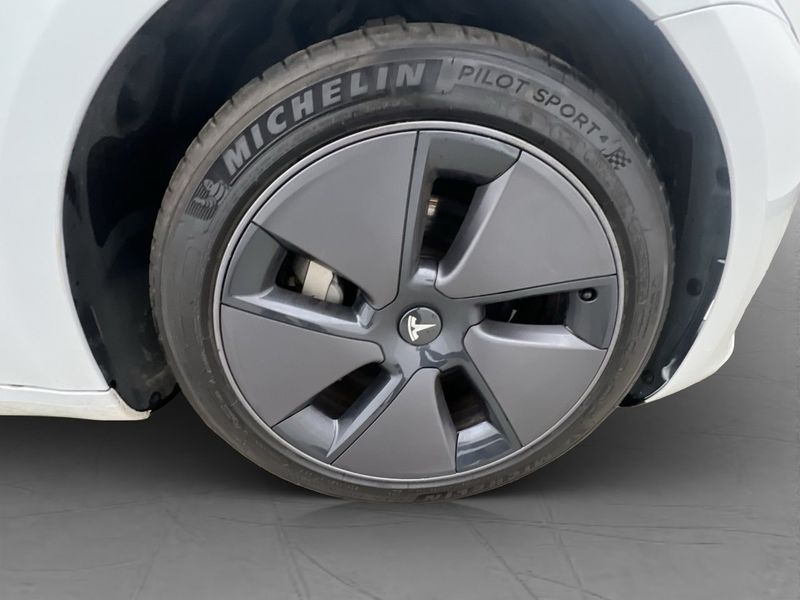 Tesla Model 3 bild 32