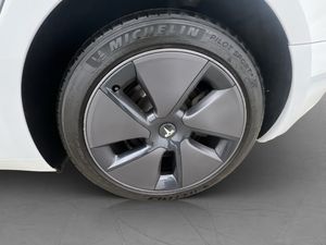 Tesla Model 3 bild 30