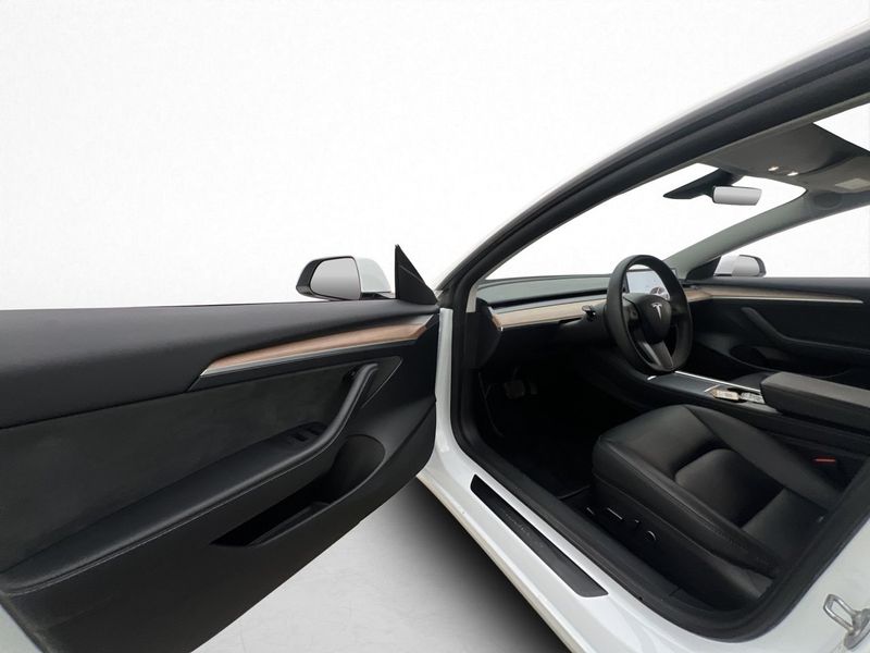Tesla Model 3 bild 33