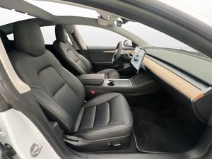 Tesla Model 3 bild 14