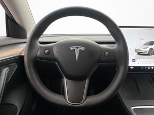 Tesla Model 3 bild 13