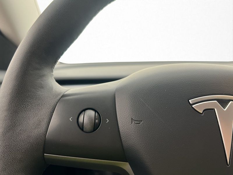 Tesla Model 3 bild 25