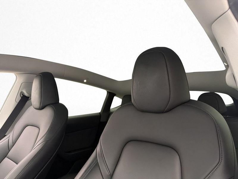 Tesla Model Y bild 17