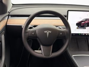 Tesla Model Y bild 15