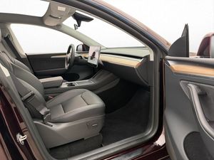 Tesla Model Y bild 13
