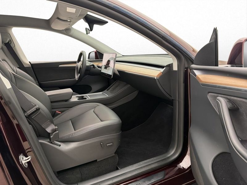 Tesla Model Y bild 13
