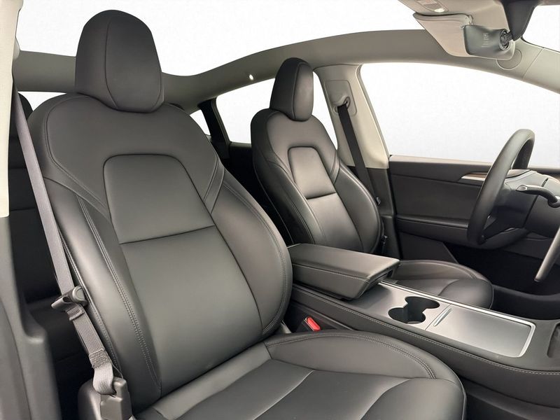 Tesla Model Y bild 12