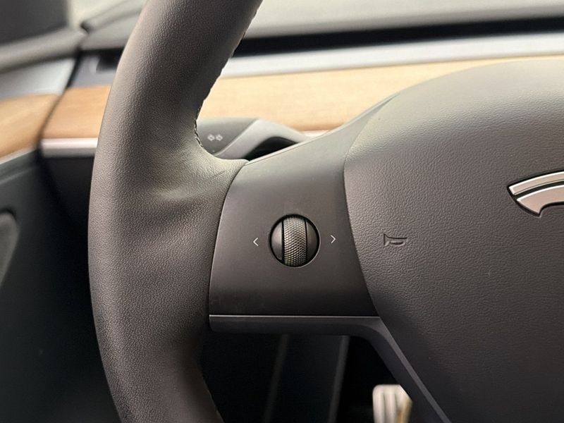Tesla Model Y bild 18