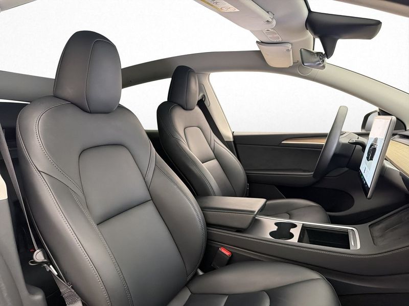 Tesla Model Y bild 15