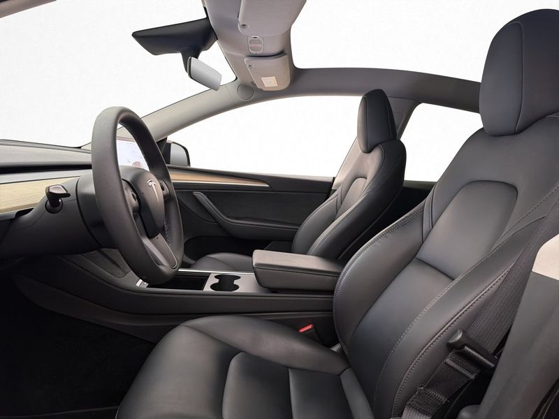 Tesla Model Y bild 13