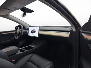 Tesla Model Y bild 16