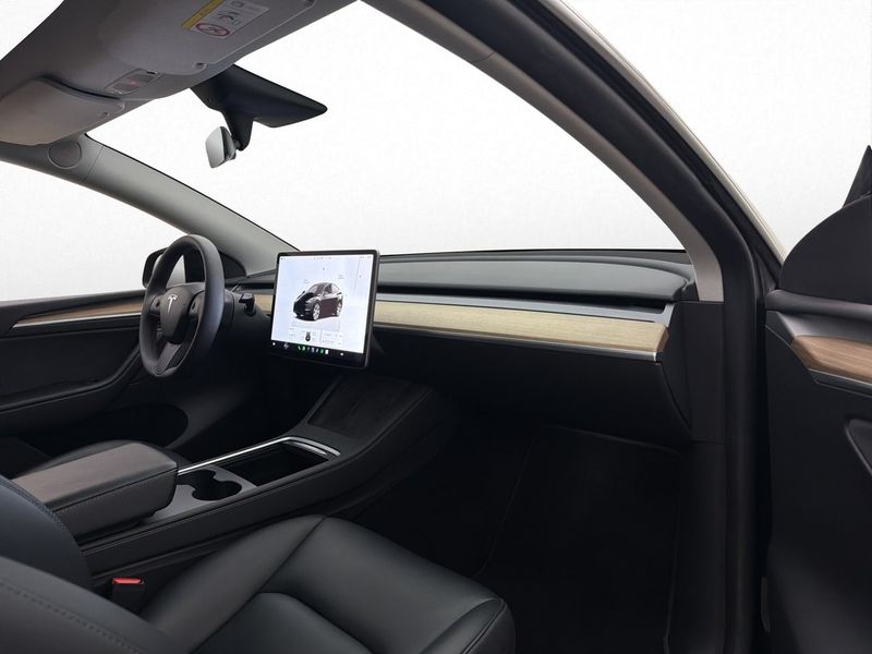 Tesla Model Y bild 16