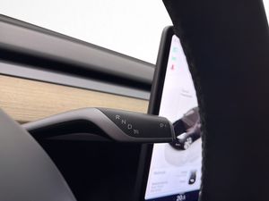 Tesla Model Y bild 33