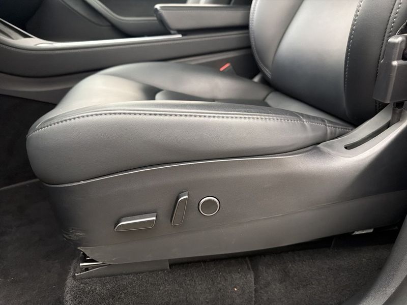Tesla Model Y bild 21