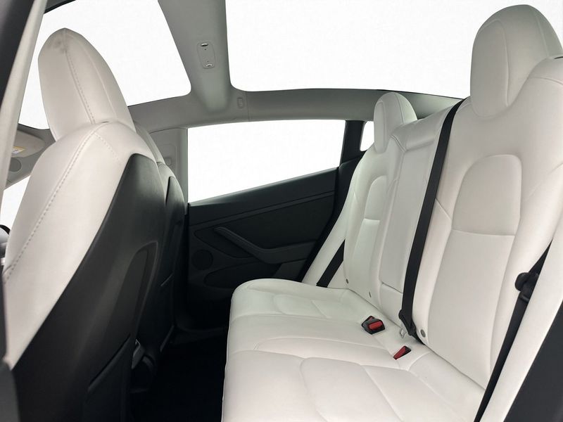 Tesla Model 3 bild 14