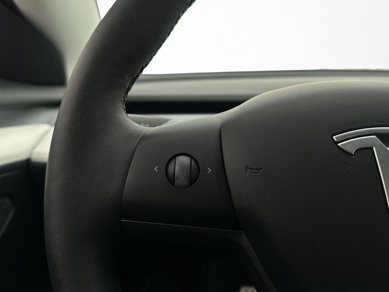 Tesla Model 3 bild 30