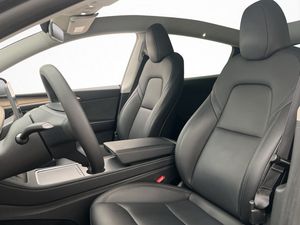 Tesla Model Y bild 13