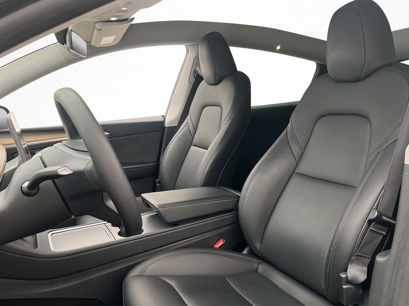 Tesla Model Y bild 13