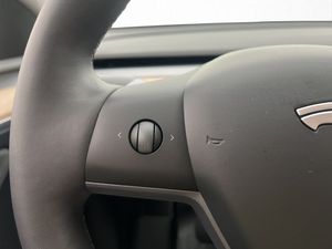 Tesla Model Y bild 24
