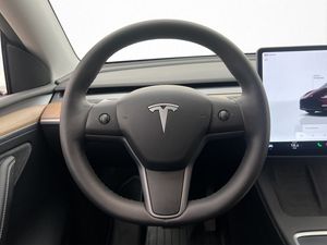Tesla Model Y bild 16