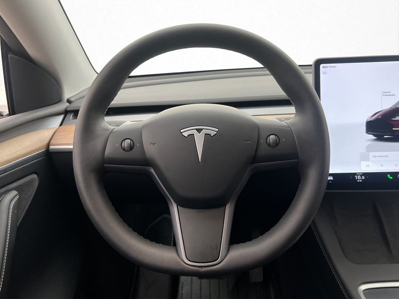 Tesla Model Y bild 16