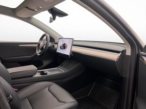 Tesla Model Y bild 19