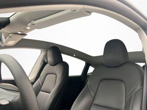 Tesla Model Y bild 14