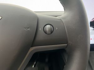 Tesla Model Y bild 25