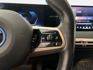 BMW iX bild 30