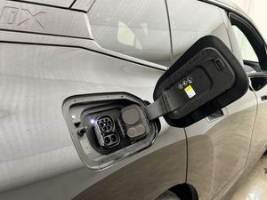BMW iX bild 16