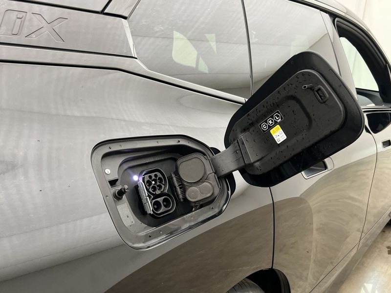BMW iX bild 16