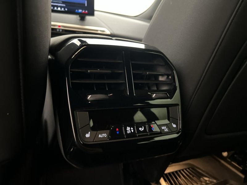 BMW iX bild 24