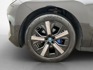 BMW iX bild 11