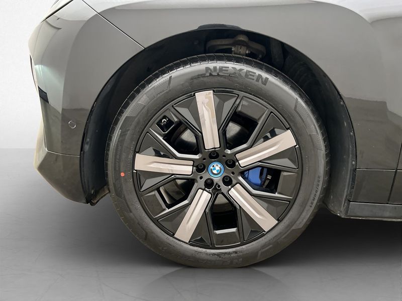 BMW iX bild 11