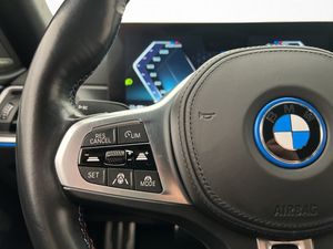 BMW i4 bild 28