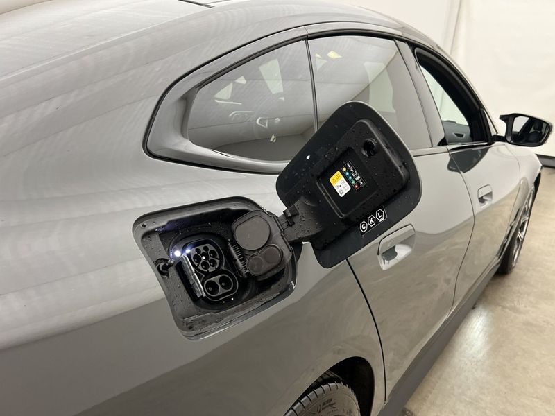 BMW i4 bild 21