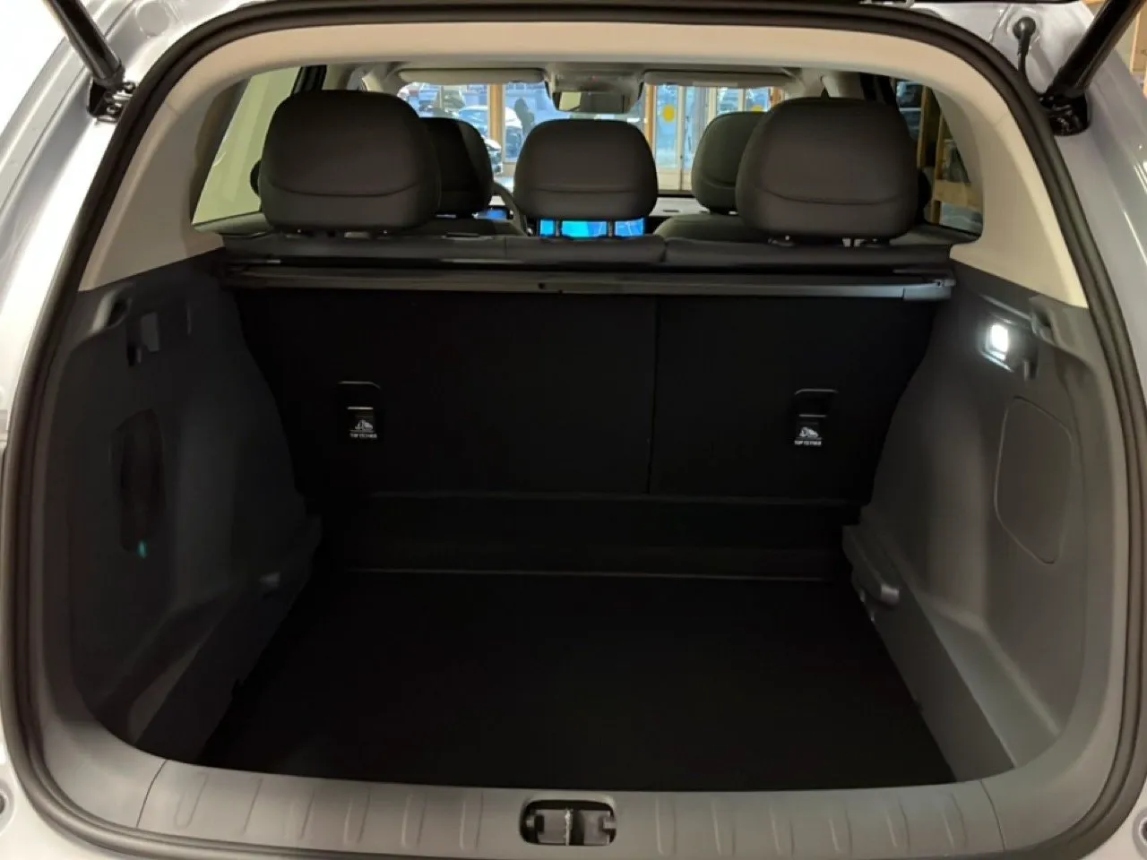 Vehicle image 16