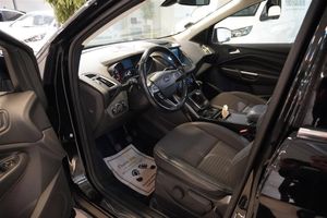 Ford Kuga bild 2