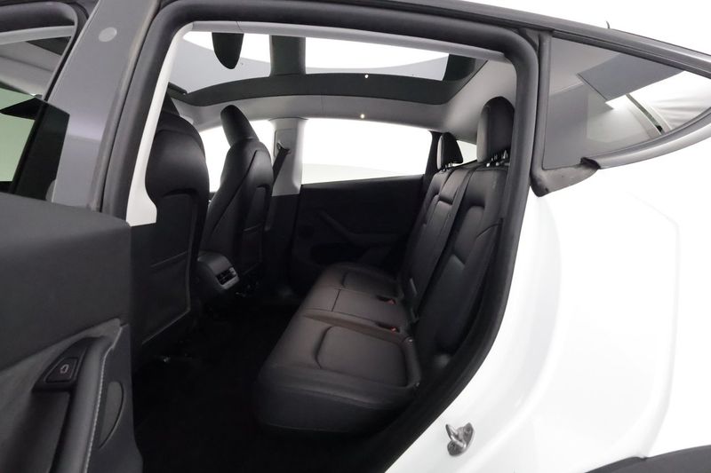 Tesla Model Y bild 12