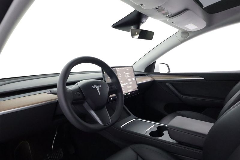 Tesla Model Y bild 11