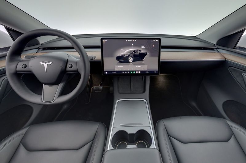 Tesla Model Y bild 13