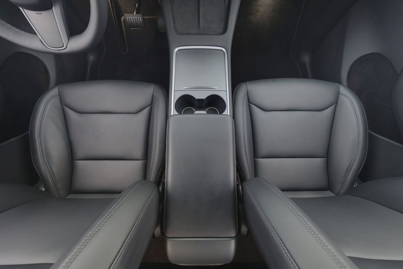 Tesla Model Y bild 14