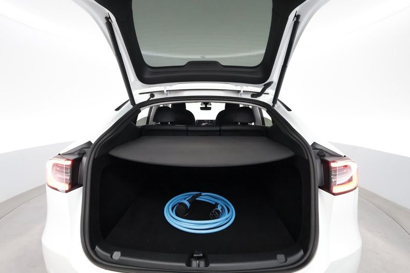 Tesla Model Y bild 25