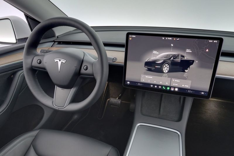 Tesla Model Y bild 15